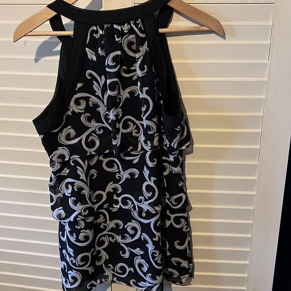 White House Black market sleeveless ruffle blouse size small - Picture 3 of 8
